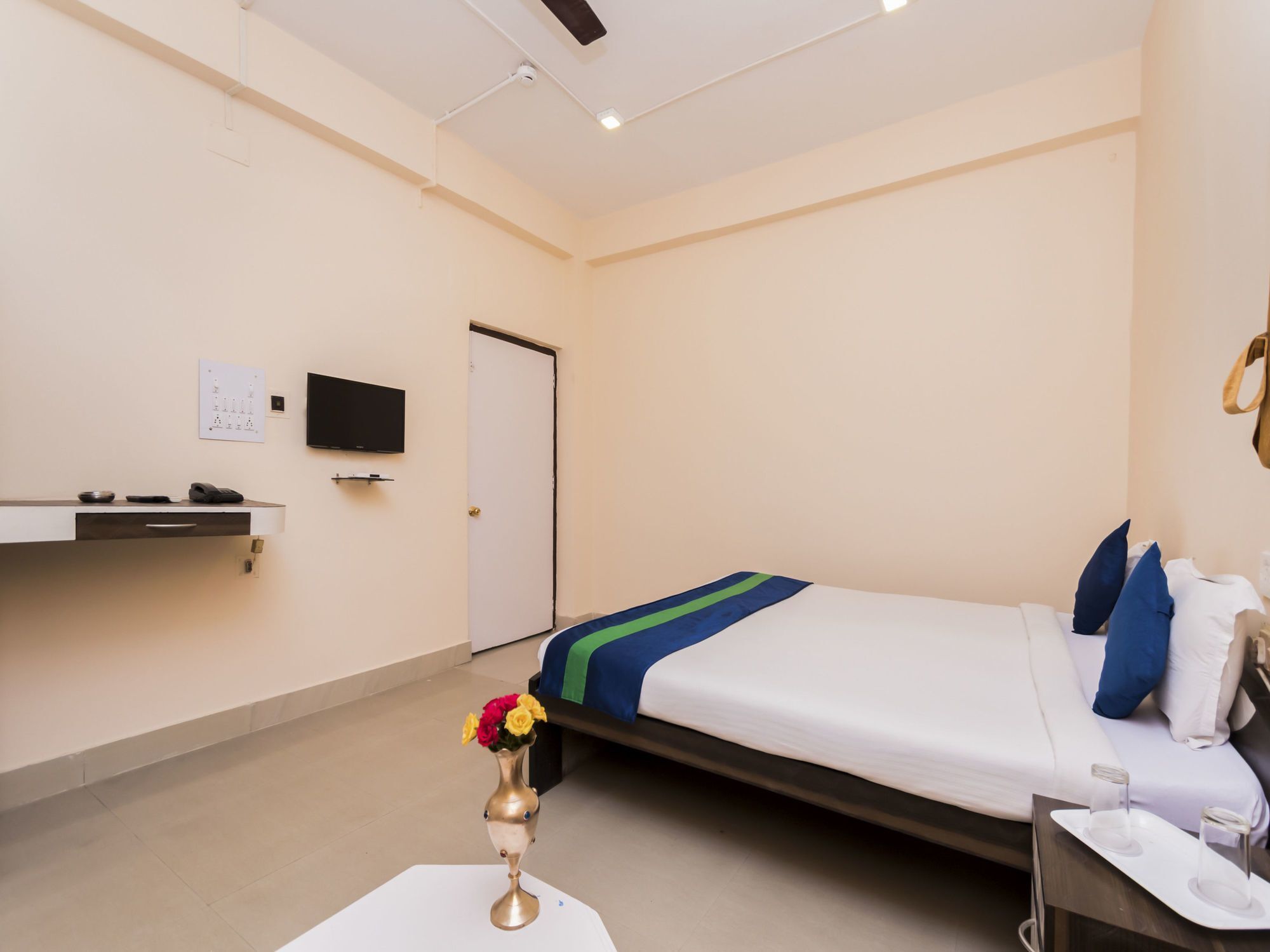 Oyo 8998 Hotel Aayash Liluah Bagian luar foto